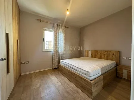 Tirane, jepet me qera apartament 2+1+Ballkon Kati 7, 80 m² 600 € (Sol117662)