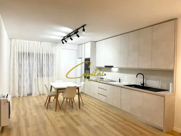 Tirane, jepet me qera apartament 2+1 Kati 1, 140 m² 800 € (KOPSHTI BOTANIK)