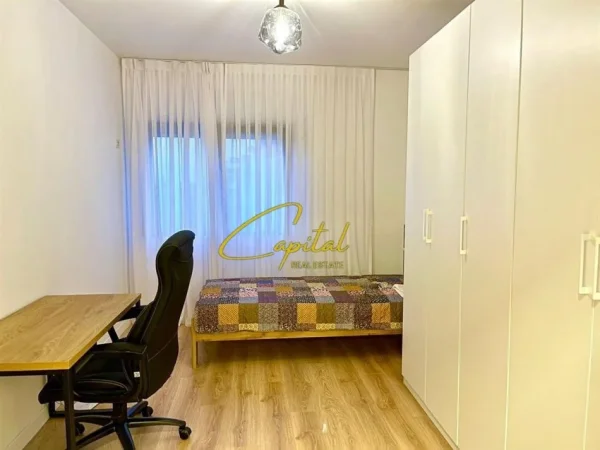 Tirane, jepet me qera apartament 2+1 Kati 1, 140 m² 800 € (KOPSHTI BOTANIK)