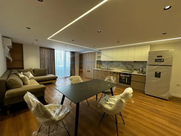 Tirane, shitet apartament duplex 2+1+Ballkon Kati 1, 104 m² 160.000 € (Kompleksi Tirana Golden Park)