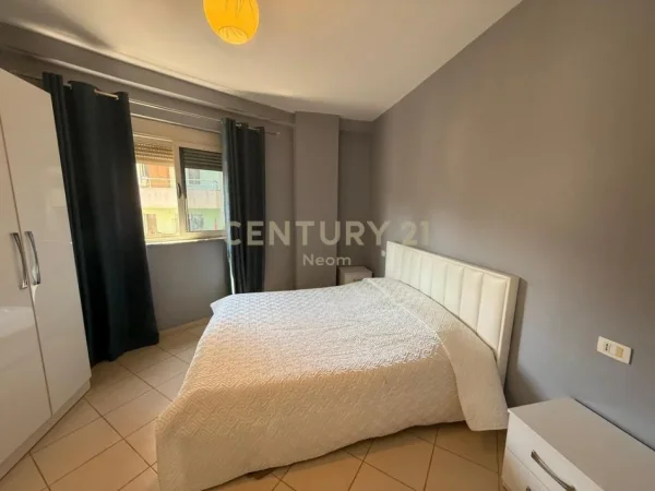 Tirane, jepet me qera apartament 1+1+Ballkon Kati 6, 65 m² 500 € (Neom117520)