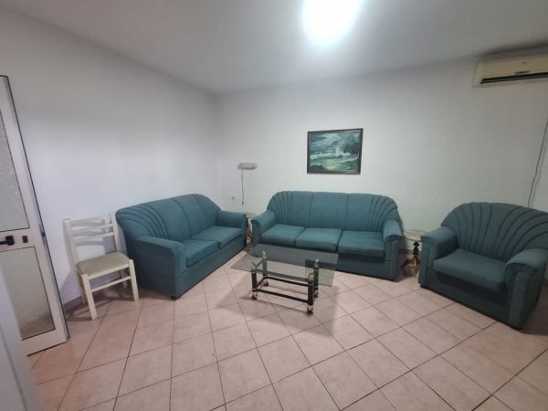 Tirane, jepet me qera apartament 1+1 Kati 5, 50 m² 350€ ( JEPET ME QERA APARTAMENT 1+1 TEK OXHAKU, AFER SHKOLLËS SË BASHKUAR)