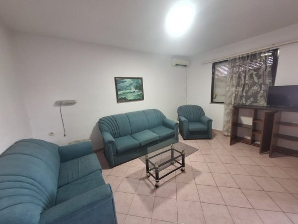 Tirane, jepet me qera apartament 1+1 Kati 5, 50 m² 350€ ( JEPET ME QERA APARTAMENT 1+1 TEK OXHAKU, AFER SHKOLLËS SË BASHKUAR)