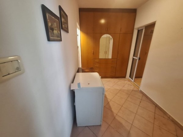 Tirane, jepet me qera apartament 1+1 Kati 5, 50 m² 350€ ( JEPET ME QERA APARTAMENT 1+1 TEK OXHAKU, AFER SHKOLLËS SË BASHKUAR)