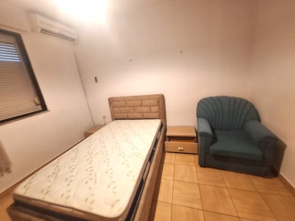Tirane, jepet me qera apartament 1+1 Kati 5, 50 m² 350€ ( JEPET ME QERA APARTAMENT 1+1 TEK OXHAKU, AFER SHKOLLËS SË BASHKUAR)