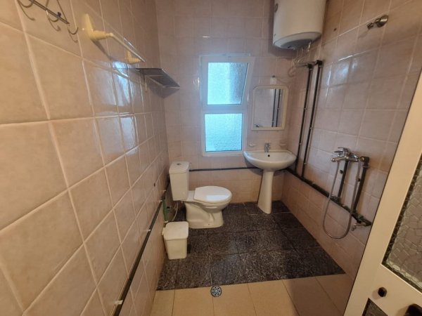 Tirane, jepet me qera apartament 1+1 Kati 5, 50 m² 350€ ( JEPET ME QERA APARTAMENT 1+1 TEK OXHAKU, AFER SHKOLLËS SË BASHKUAR)