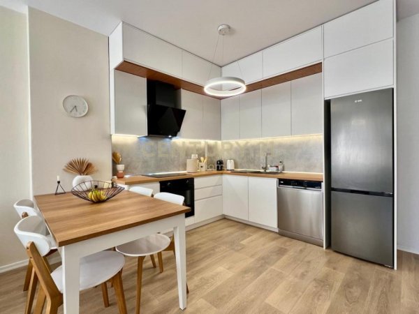 Tirane, jepet me qera apartament 2+1+Ballkon Kati 6, 86 m² 1.250 € (Neom117491)
