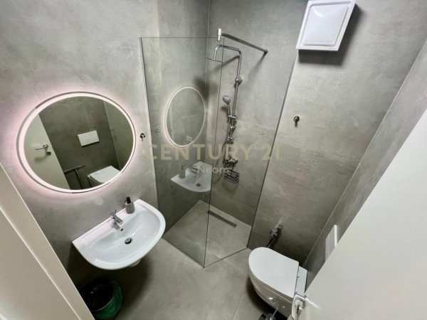 Tirane, jepet me qera apartament 2+1+Ballkon Kati 6, 86 m² 1.250 € (Neom117491)