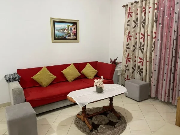 Tirane, jepet me qera apartament 2+1+Aneks+Ballkon Kati 2, 112 m² 450 € (Pran bar oslo astir)