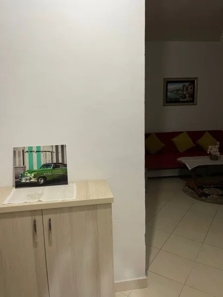 Tirane, jepet me qera apartament 2+1+Aneks+Ballkon Kati 2, 112 m² 450 € (Pran bar oslo astir)