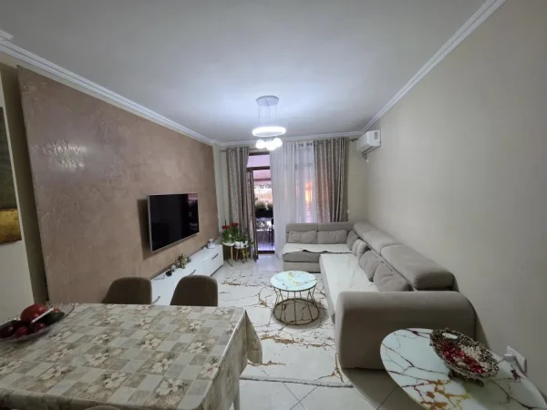 Tirane, shitet apartament 2+1+Ballkon Kati 2, 87 m² 125.000 € (Sh54)