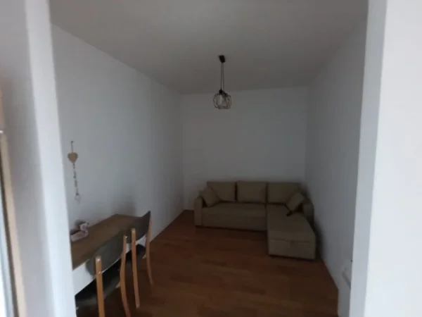 Tirane, jepet me qera 1+1+Aneks+Ballkon Kati 9, 76 m² 750 € (Jepen per booking ap 1+1 dhe garsionere,Kristal Center)