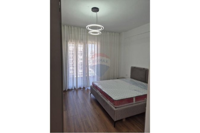 Tirane, jepet me qera apartament 2+1+Ballkon Kati 5, 750 € 