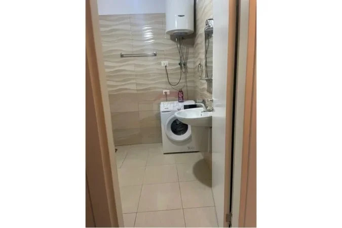 Tirane, jepet me qera apartament 1+1 Kati 1, 65 m² 500 € 