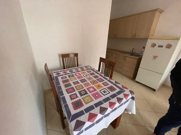 Tirane, jepet me qera apartament 2+1+Aneks+Ballkon Kati 2, 112 m² 401 € (Pran bar Oslo astir)