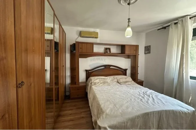 Tirane, jepet me qera 2+1 Kati 2, 70 m² 500 € 