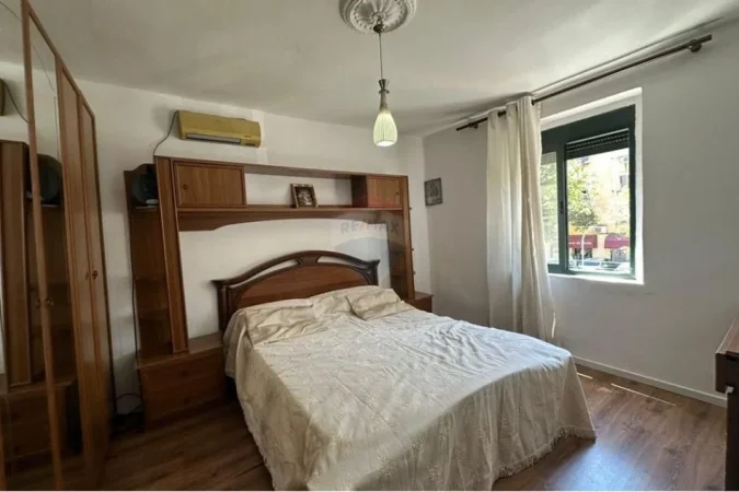 Tirane, jepet me qera 2+1 Kati 2, 70 m² 500 € 