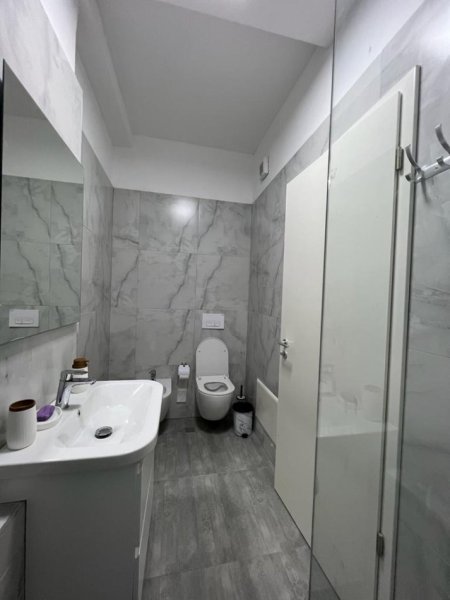 Tirane, jepet me qera apartament 1+1+Ballkon Kati 4, 61 m² 630 € (Kompleksi Kontakt)