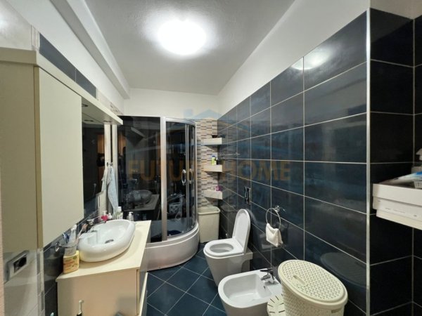 Tirane, jepet me qera apartament 2+1 Kati 3, 99 m² 500 € (Fresku, prane Thesarit)