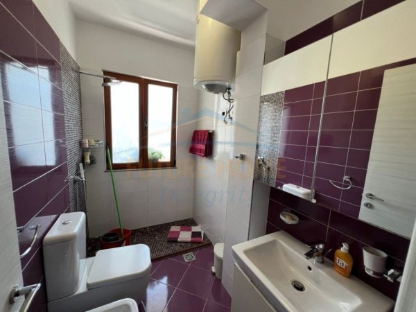 Tirane, jepet me qera apartament 2+1 Kati 3, 99 m² 500 € (Fresku, prane Thesarit)