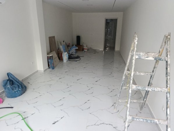 Tirane, jepet me qera ambjent biznesi Kati 1, 42 m² 500 € (ISH Stacioni fundit I Tiranes re pran ISH parkut dhe delijorgji)