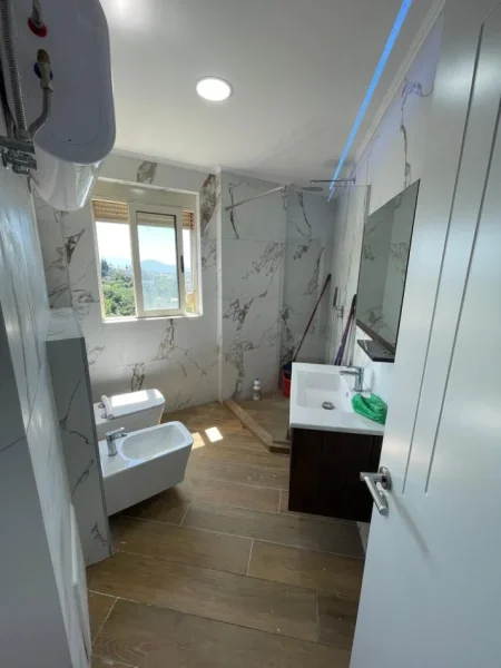 Tirane, shitet apartament 2+1 Kati 3, 124 m² 136.510 € (fresk)