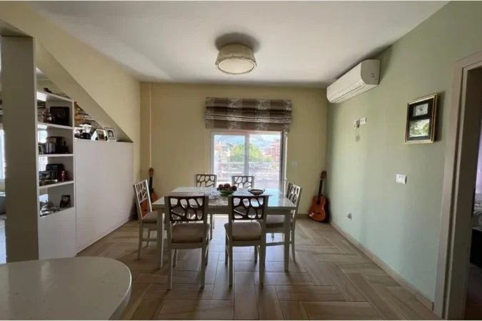 Tirane, jepet me qera apartament 2+1+Ballkon , 112 m² 650 € 