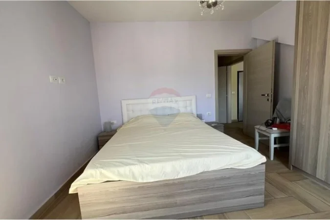 Tirane, jepet me qera apartament 2+1+Ballkon , 112 m² 650 € 