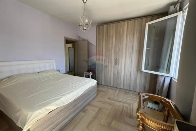 Tirane, jepet me qera apartament 2+1+Ballkon , 112 m² 650 € 