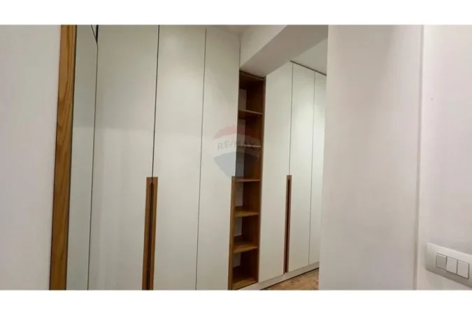 Tirane, jepet me qera apartament 1+1 , 60 m² 600 € 