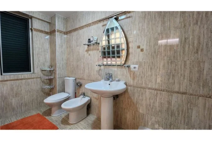 Tirane, jepet me qera apartament 1+1 , 60 m² 600 € 