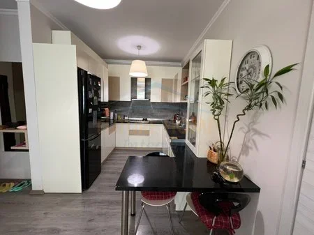 Tirane, jepet me qera apartament 2+1 Kati 3, 99 m² 500 € 