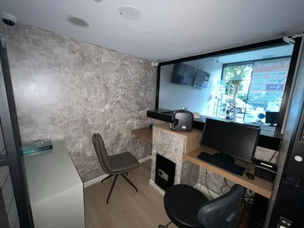 Tirane, shitet zyre Kati 0, 60 m² (prane cafe flora)