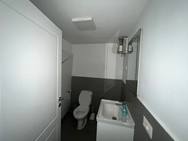 Tirane, shitet zyre Kati 0, 60 m² (prane cafe flora)