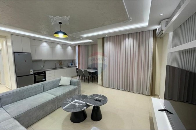 Tirane, jepet me qera apartament 2+1+Ballkon Kati 6, 116 m² 690 € 