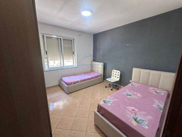 Tirane, shitet apartament 2+1+Ballkon Kati 2, 92 m² 234.000 € (Komuna e Parisit)
