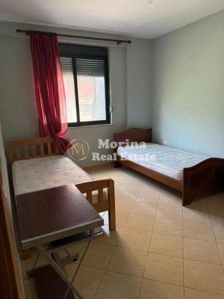 Tirane, jepet me qera apartament 3+1 Kati 1, 113 m² 500 € (Rruga 5 Maji)