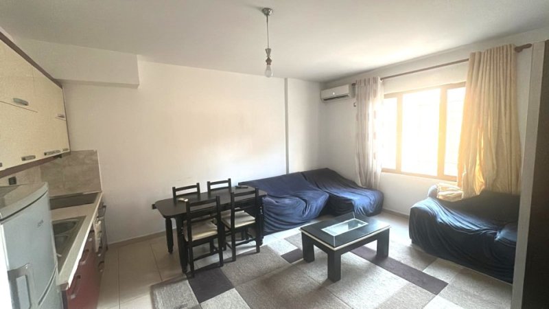 Tirane, jepet me qera apartament 1+1 Kati 1, 55 m² 500 € ( *JEPET ME QERA SUPER APARTAMENTI 1+1 TEK RRUGA E DIBRËS!*)