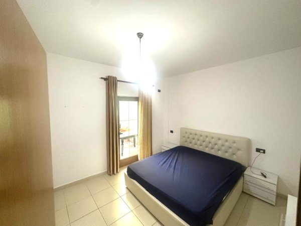 Tirane, jepet me qera apartament 1+1 Kati 1, 55 m² 500 € ( *JEPET ME QERA SUPER APARTAMENTI 1+1 TEK RRUGA E DIBRËS!*)