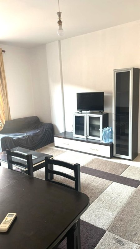 Tirane, jepet me qera apartament 1+1 Kati 1, 55 m² 500 € ( *JEPET ME QERA SUPER APARTAMENTI 1+1 TEK RRUGA E DIBRËS!*)