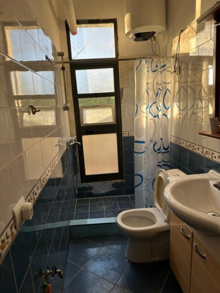 Tirane, jepet me qera apartament 1+1 Kati 1, 50 m² 300 € ( *JEPET ME QERA APARTAMENT 1+1 – AFER XHAMISË, DON BOSKO!*)