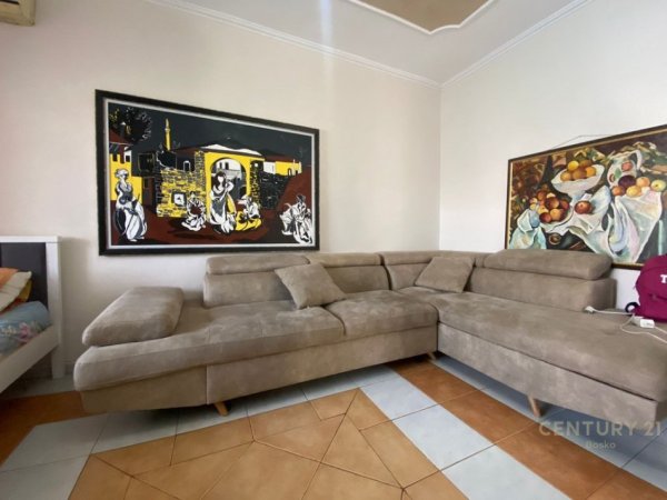 Tirane, jepet me qera apartament 1+1 Kati 3, 58 m² 500 € 