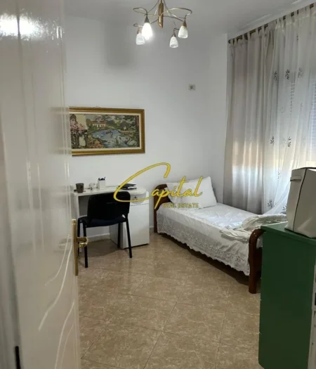 Tirane, jepet me qera apartament 2+1 Kati 4, 110 m² 750 € (KOMUNA E PARISIT)