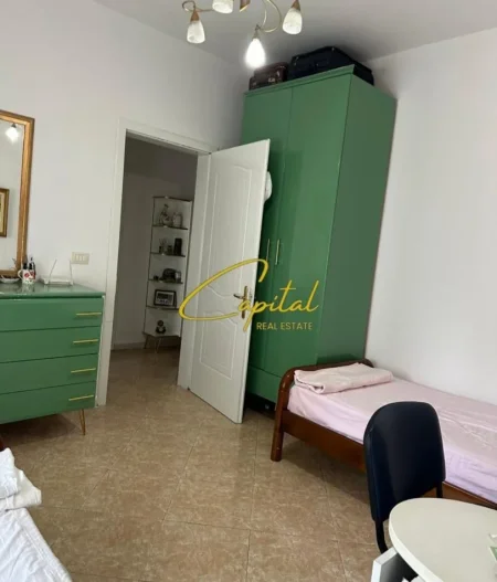 Tirane, jepet me qera apartament 2+1 Kati 4, 110 m² 750 € (KOMUNA E PARISIT)