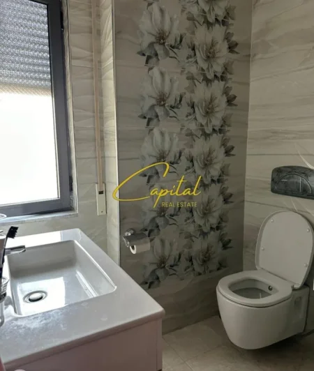 Tirane, jepet me qera apartament 2+1 Kati 4, 110 m² 750 € (KOMUNA E PARISIT)