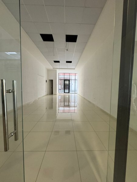 Tirane, jepet me qera ambjent biznesi , 69 m² 500 € (Point Center)