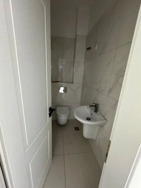 Tirane, jepet me qera ambjent biznesi , 69 m² 500 € (Point Center)