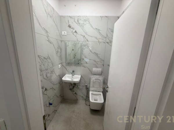 Tirane, jepet me qera ambjent biznesi Kati 0, 33 m² 600 € (Rruga Medar Shtylla)