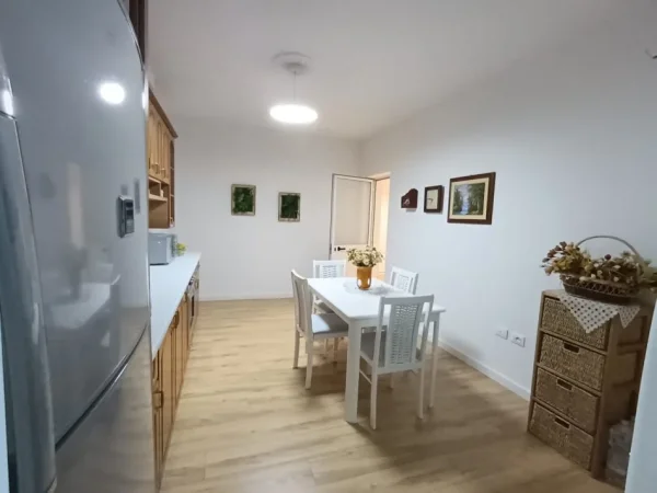 Tirane, jap me qera apartament 3+1+Aneks+Ballkon Kati 3, 130 m² 600 € 