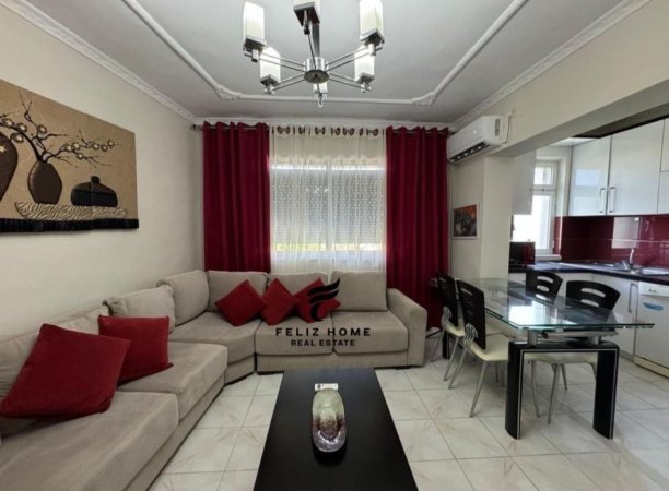 Tirane, jepet me qera apartament 2+1+Ballkon Kati 5, 85 m² 700 € (QENDER)
